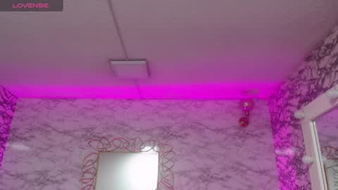 Snapshot of violetta_jhonson_v chatting on 03/08/25, 04:01 Violetta online show from 03/08/25, 04:01