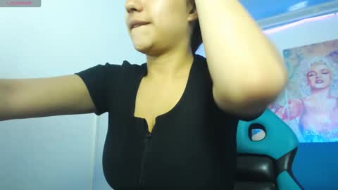 Snapshot of violetta_m_ chatting on 01/31/25, 11:45 Violeta online show from 01/31/25, 11:45