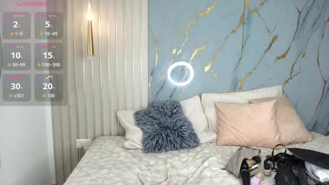 Snapshot of violetta_ross chatting on 09/19/25, 11:44 violetta_ross online show from 09/19/25, 11:44
