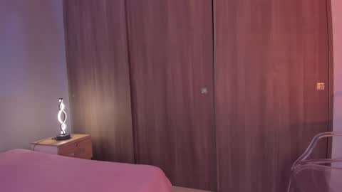 Snapshot of violetta_swift_ chatting on 12/17/24, 05:18 violetta independent model online show from 12/17/24, 05:18