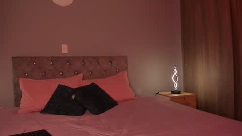 Snapshot of violetta_swift_ chatting on 12/23/24, 07:49 violetta independent model online show from 12/23/24, 07:49