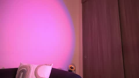 violetta independent model online show from 04/24/26, 03:09