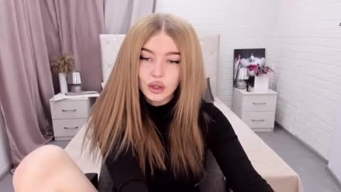 ViolettaOtis online show from 12/21/24, 11:33