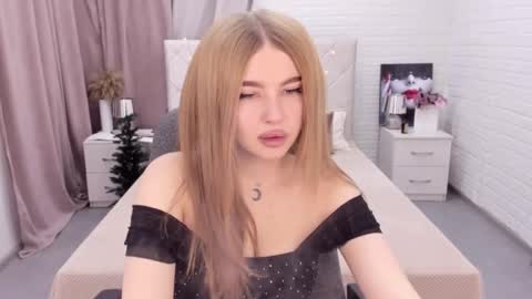 ViolettaOtis online show from 01/04/25, 11:33