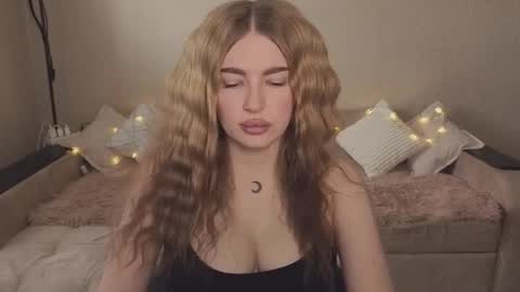 ViolettaOtis online show from 09/18/25, 12:18