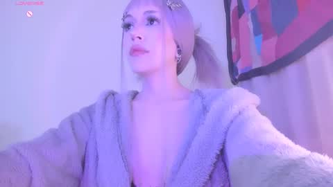 Snapshot of violettbones chatting on 02/08/25, 05:40 Violett online show from 02/08/25, 05:40
