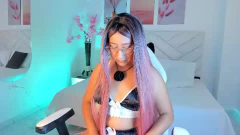 Snapshot of violette33 chatting on 07/09/26, 05:50 Violette online show from 07/09/26, 05:50