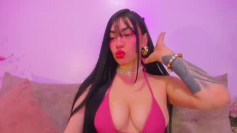 Snapshot of violette_laurent chatting on 07/11/26, 01:08 violette_laurent online show from 07/11/26, 01:08