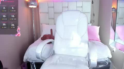 VioletthaRous online show from 10/21/25, 10:43