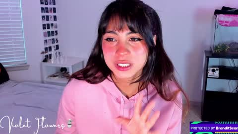 Violet Flowers online show from 12/28/24, 03:04