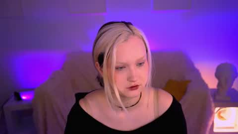 Snapshot of violettwoods chatting on 06/17/26, 06:27 Violett online show from 06/17/26, 06:27