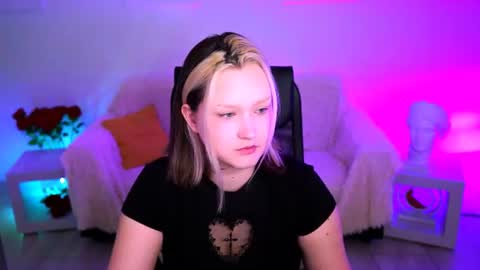 Snapshot of violettwoods chatting on 07/04/26, 08:09 Violett online show from 07/04/26, 08:09
