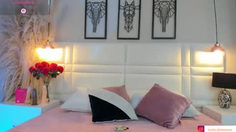 VIOLLET online show from 10/22/25, 09:25