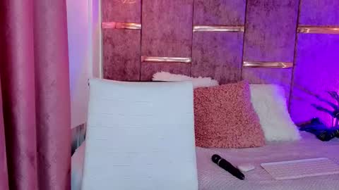 viollettebylyly online show from 10/02/25, 12:01