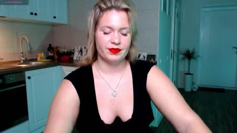 Snapshot of vip_juicy chatting on 01/29/25, 09:44 VelvettTime online show from 01/29/25, 09:44