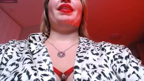Snapshot of vip_juicy chatting on 02/11/25, 05:50 VelvettTime online show from 02/11/25, 05:50