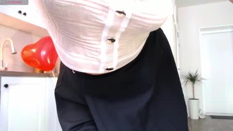 Snapshot of vip_juicy chatting on 02/15/25, 07:38 VelvettTime online show from 02/15/25, 07:38