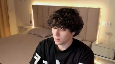 Snapshot of vip_person_ chatting on 03/22/26, 01:31 vip_person_ online show from 03/22/26, 01:31