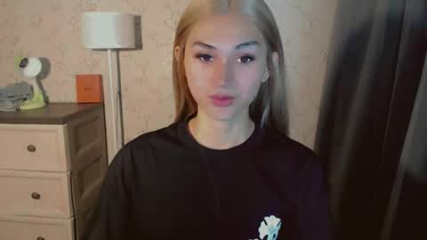 Pearl online show from 12/03/25, 10:46