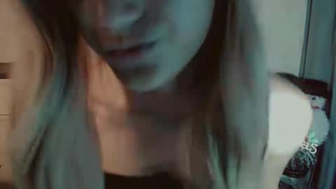 Pearl online show from 12/21/25, 10:33