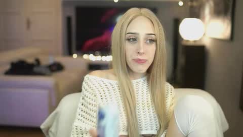 Snapshot of virtualexis chatting on 11/14/25, 07:01 virtualexis online show from 11/14/25, 07:01