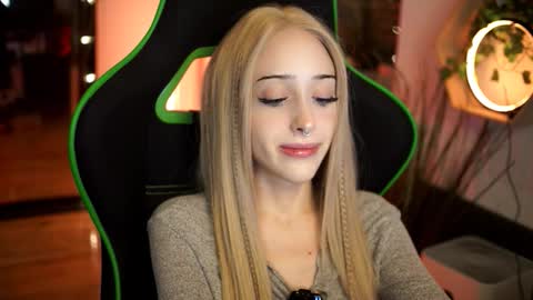 Snapshot of virtualexis chatting on 11/25/25, 08:09 virtualexis online show from 11/25/25, 08:09