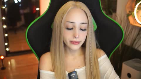 Snapshot of virtualexis chatting on 11/30/25, 10:47 virtualexis online show from 11/30/25, 10:47