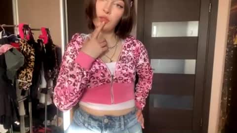 virusdoll online show from 04/15/26, 01:51