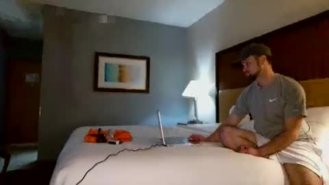 Snapshot of vitamnd93 chatting on 12/15/25, 01:43 vitamnd93 online show from 12/15/25, 01:43