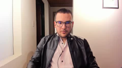 Snapshot of vito_ferrero chatting on 02/13/25, 12:24 Vito Ferrer online show from 02/13/25, 12:24