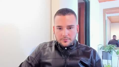 Snapshot of vito_ferrero chatting on 02/18/25, 05:10 Vito Ferrer online show from 02/18/25, 05:10