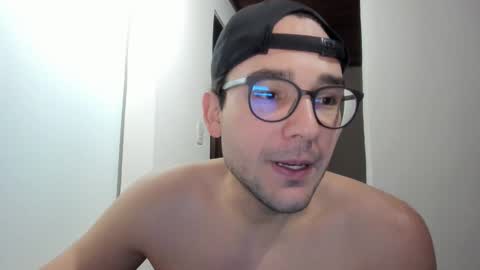 Vito Ferrer online show from 04/22/26, 01:08