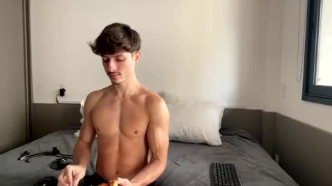 Snapshot of vitoraugustoxxx chatting on 10/27/25, 11:47 vitoraugustoxxx online show from 10/27/25, 11:47