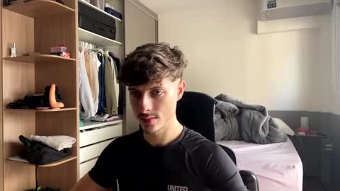 Snapshot of vitoraugustoxxx chatting on 11/01/25, 11:45 vitoraugustoxxx online show from 11/01/25, 11:45