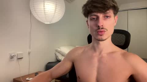 Snapshot of vitoraugustoxxx chatting on 11/18/25, 08:24 vitoraugustoxxx online show from 11/18/25, 08:24