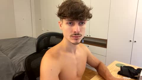 vitoraugustoxxx online show from 12/18/25, 12:11