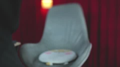 VittaaaPlease help me with your thumbs up its important  online show from 12/29/24, 10:14