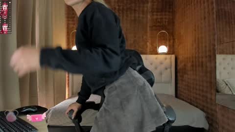 VittaaaPlease help me with your thumbs up its important  online show from 01/14/25, 01:38