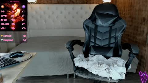 VittaaaPlease help me with your thumbs up its important  online show from 02/23/25, 06:56