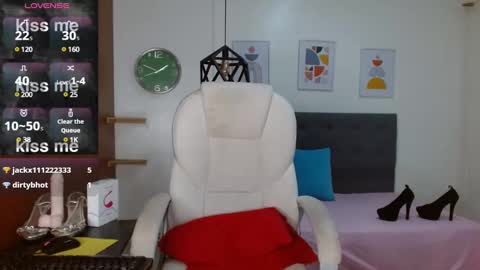 Snapshot of vittoria_lombardi07 chatting on 01/16/25, 04:39 VITTORIA online show from 01/16/25, 04:39