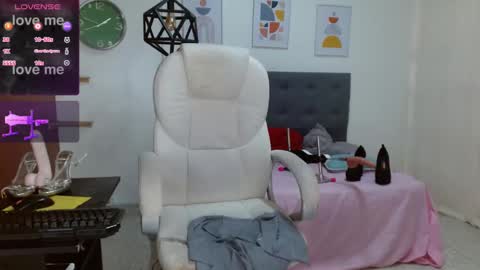 Snapshot of vittoria_lombardi07 chatting on 01/20/25, 01:53 VITTORIA online show from 01/20/25, 01:53