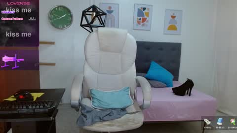 Snapshot of vittoria_lombardi07 chatting on 01/21/25, 05:20 VITTORIA online show from 01/21/25, 05:20