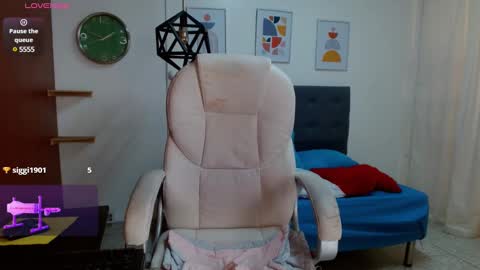 Snapshot of vittoria_lombardi07 chatting on 02/13/25, 01:37 VITTORIA online show from 02/13/25, 01:37