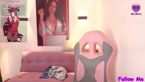 Snapshot of vittoria_lombardi07 chatting on 10/28/25, 07:12 VITTORIA online show from 10/28/25, 07:12