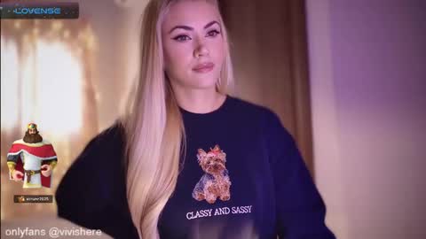 Vivian is here online show from 10/31/25, 07:53