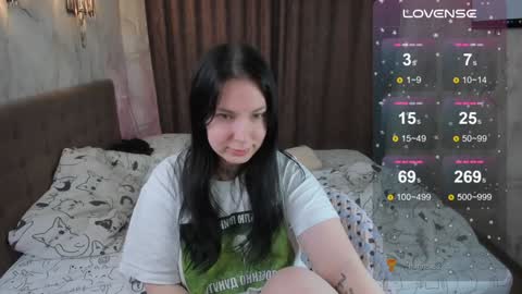 Snapshot of vivi__squirrel chatting on 01/10/25, 10:36 Vivi online show from 01/10/25, 10:36