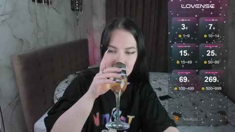 Snapshot of vivi__squirrel chatting on 01/13/25, 06:49 Vivi online show from 01/13/25, 06:49