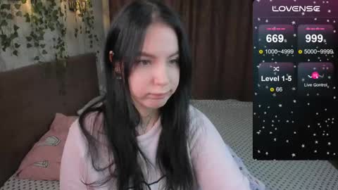 Snapshot of vivi__squirrel chatting on 03/07/25, 02:46 Vivi online show from 03/07/25, 02:46