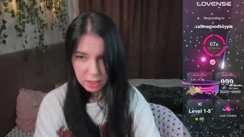 Snapshot of vivi__squirrel chatting on 03/07/25, 05:51 Vivi online show from 03/07/25, 05:51