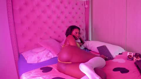 Snapshot of vivi_cooper chatting on 09/16/25, 02:45 vivi cooper online show from 09/16/25, 02:45